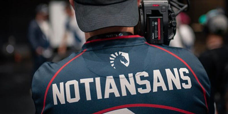 Ian Sansavera wears a custom Team Liquid jersey